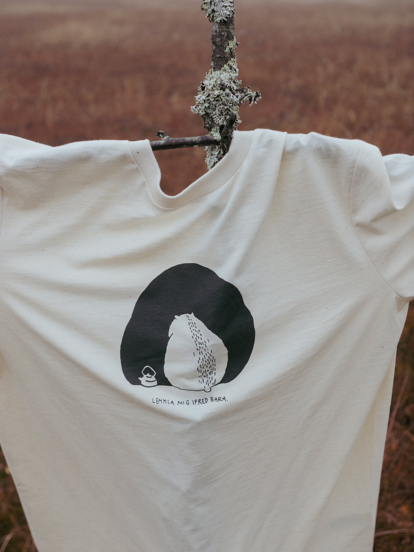 T-shirt "Lemmla mig ifred bara"