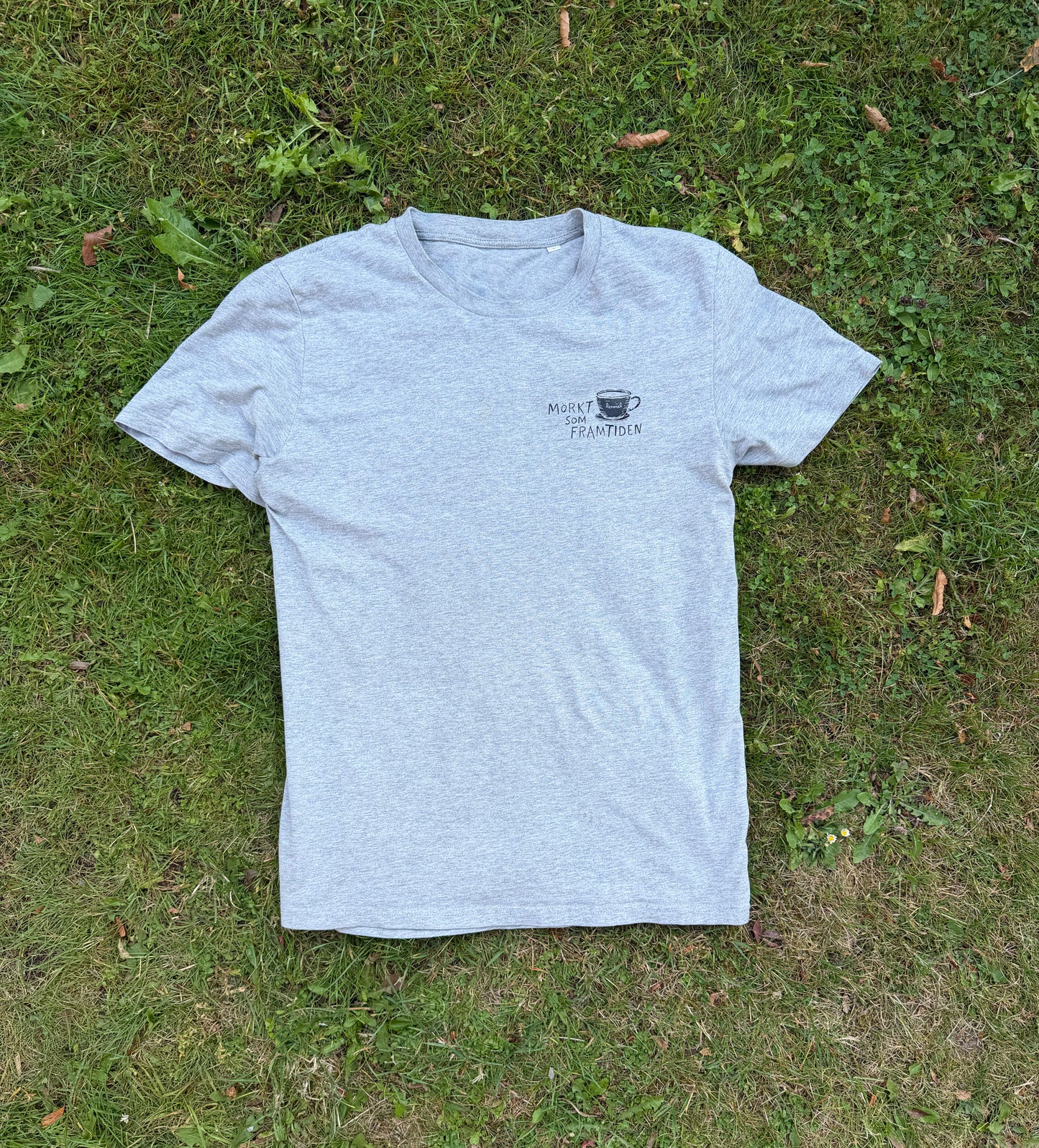 T-shirt "Mörkt som Framtiden" Grey